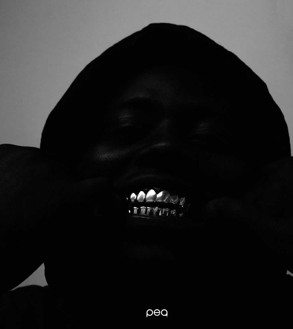 16 Teeth (8 top + 8 bottom)