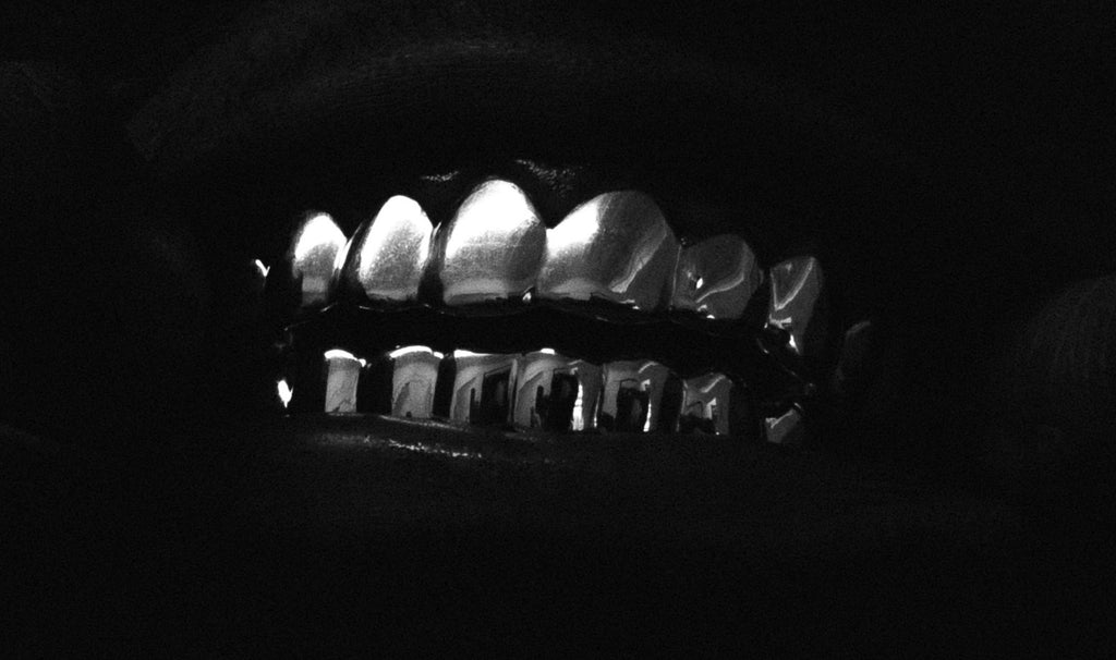 16 Teeth (8 top + 8 bottom)