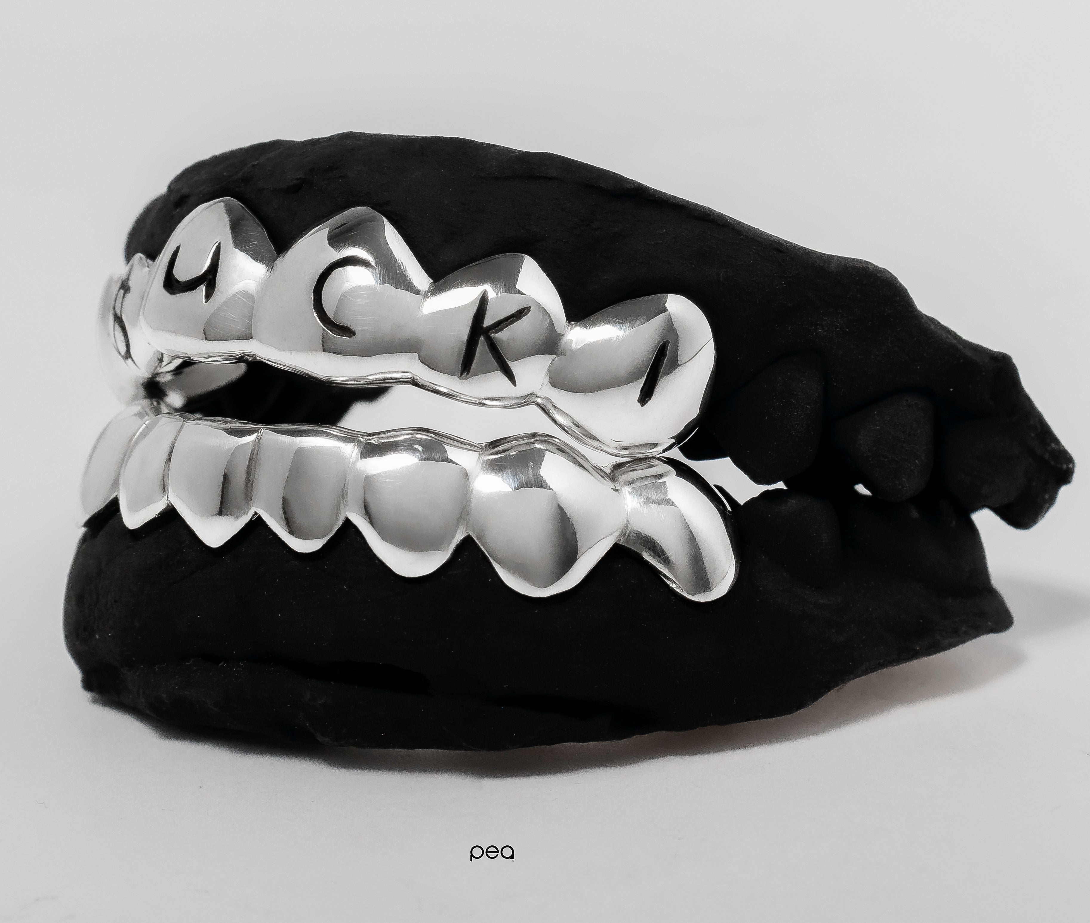 12 Teeth (6 top + 6 bottom) - Engraved