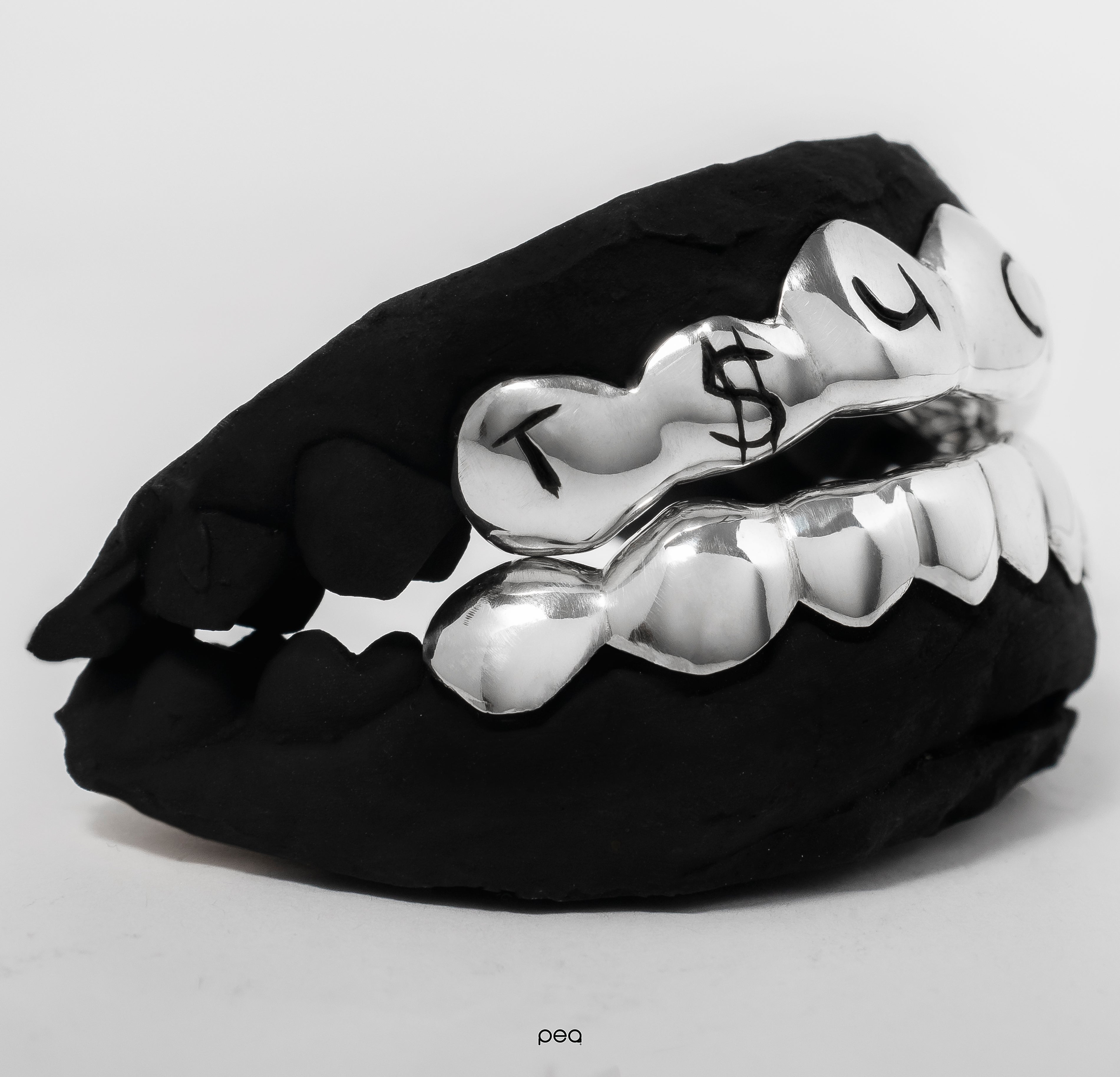 12 Teeth (6 top + 6 bottom) - Engraved